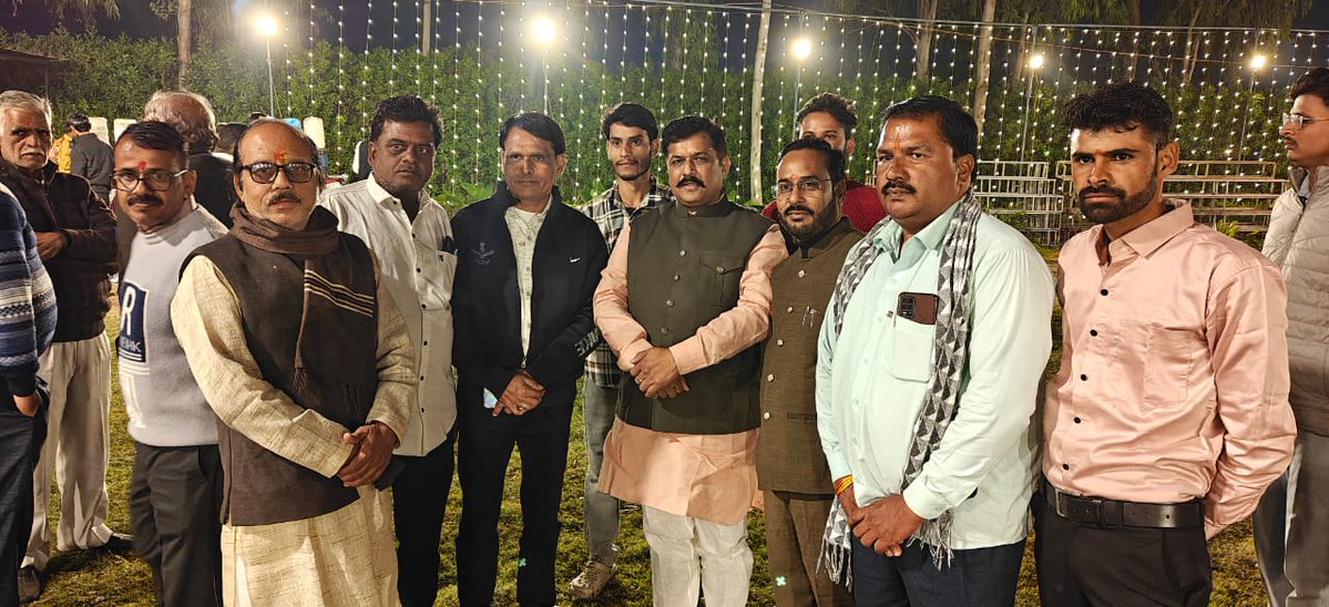 DrKPSinghYadav's tweet image. अशोकनगर के रॉयल कस्तूरी मैरिज गार्डन में श्री अचार्य जगदीश प्रसाद शास्त्री जी के यहां आयोजित शुभ विवाह समारोह में सम्मिलित होकर नवदंपत्ति को हार्दिक शुभकामनाएं प्रेषित की