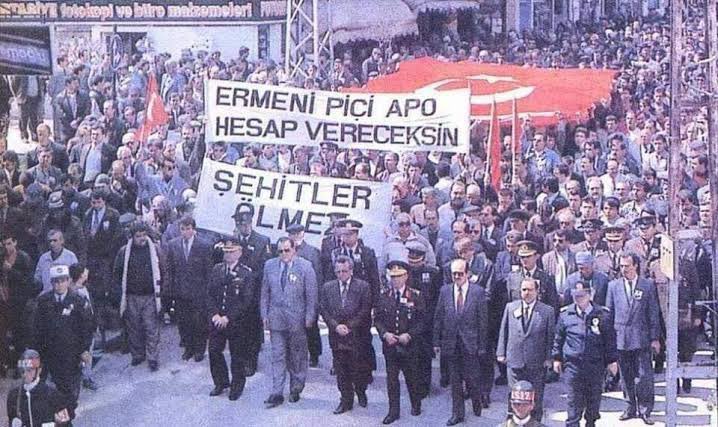 Vatan hainlerine,ihanet şebekelerine, bölücülere karşı bir milim eğilirsek bir gram merhamet gösterirsek Gök girsin kızıl çıksın. Kinimiz halâ diridir.
Türkün hafızası vardır!