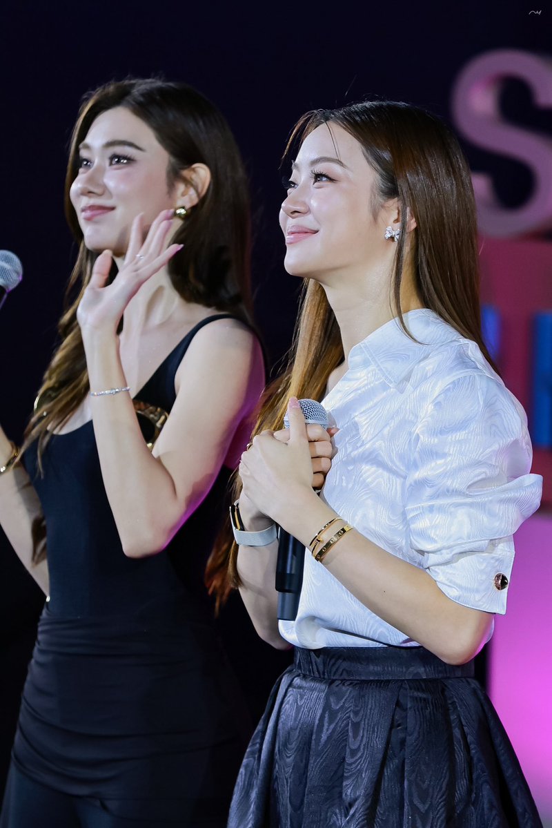 เป็นคนที่ตาเป็นประกายเสมอเมื่อได้มองแฟนคลับ เห้ออ แล้วแบบนี้จะไม่รักได้ยังไง🥹🫶🏼

#LenaMiu #ลีน่าหมิว