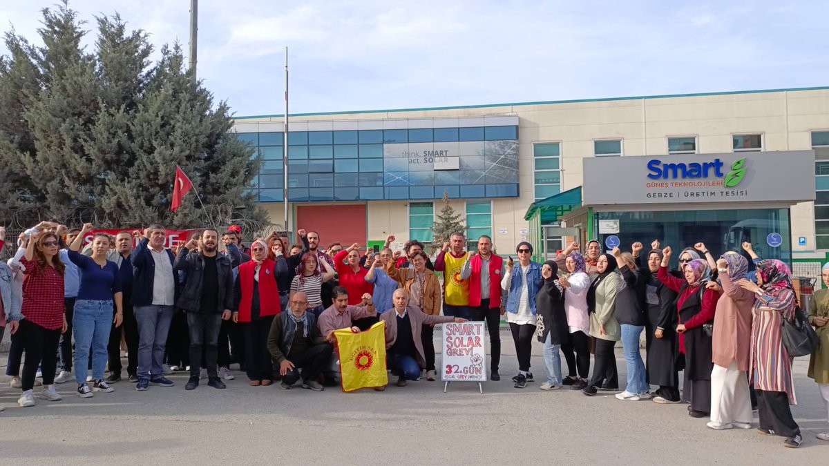 kocaeli_2nolu's tweet image. İstanbul ve Kocaeli’den akademisyenler, patronun sefalet zammı dayatmasına karşı 32 gündür grevde olan #SmartSolar işçilerine dayanışma ziyaretinde bulunmuşlardır. Eğitim Sen Kocaeli 2 No’lu Şube olarak bu ziyarete destek verdik! 

Örgütlü emek hiçbir zaman yenilmez!
Başka yolu…