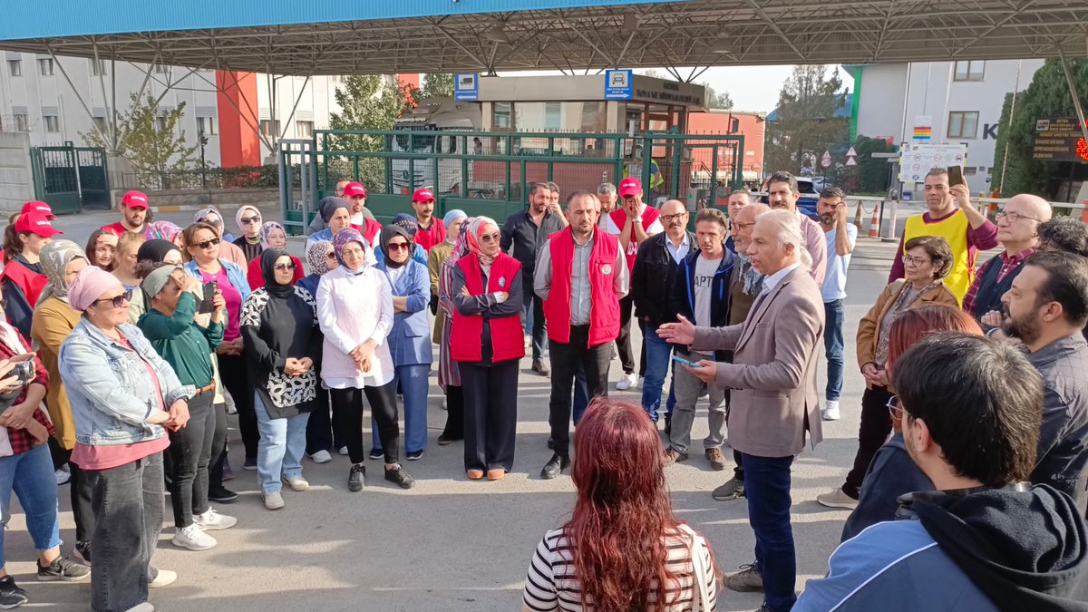 kocaeli_2nolu's tweet image. İstanbul ve Kocaeli’den akademisyenler, patronun sefalet zammı dayatmasına karşı 32 gündür grevde olan #SmartSolar işçilerine dayanışma ziyaretinde bulunmuşlardır. Eğitim Sen Kocaeli 2 No’lu Şube olarak bu ziyarete destek verdik! 

Örgütlü emek hiçbir zaman yenilmez!
Başka yolu…