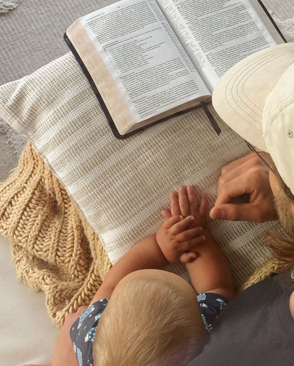 naturallyneve's tweet image. &quot;What are your goals in life?&quot;

To have a family that loves Jesus.