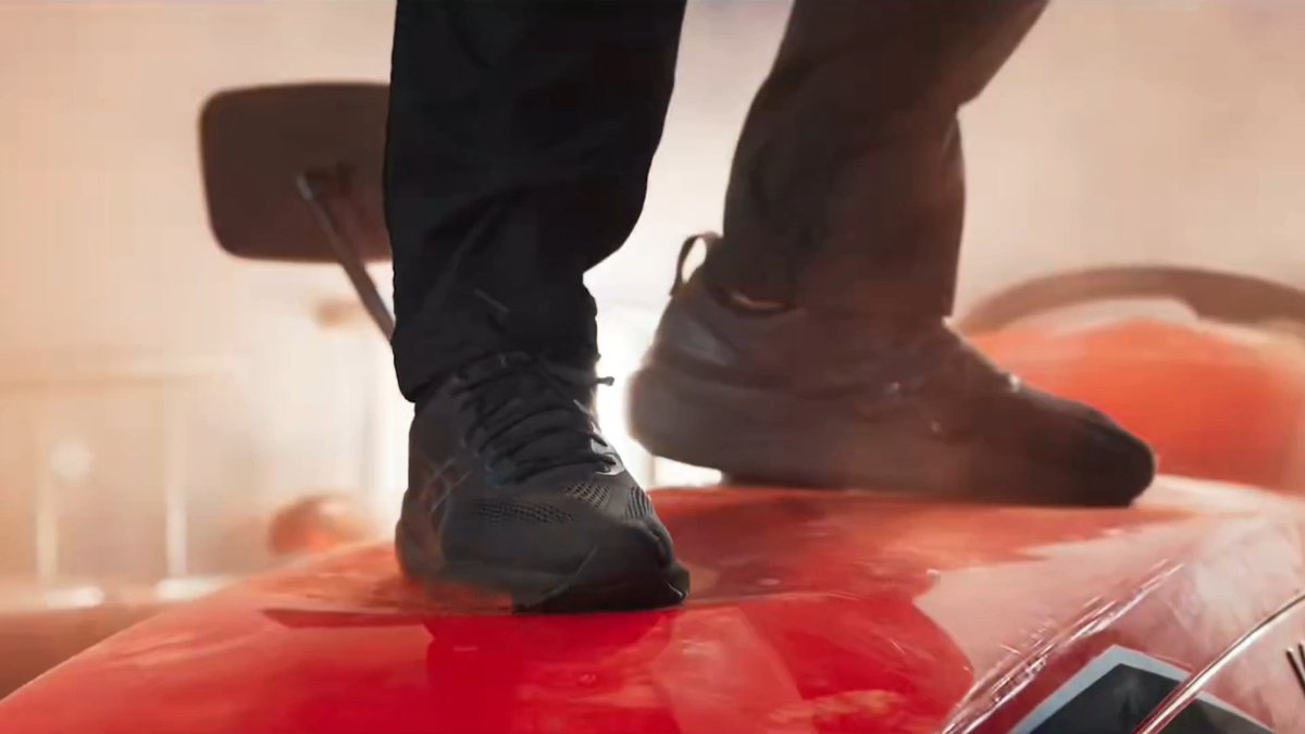 PrabhasVortex's tweet image. Adugu vesthe tractor sotta padatam entraa mental rebel😭😭🥵🥵🔥🔥

#Prabhas #TheRajaSaab