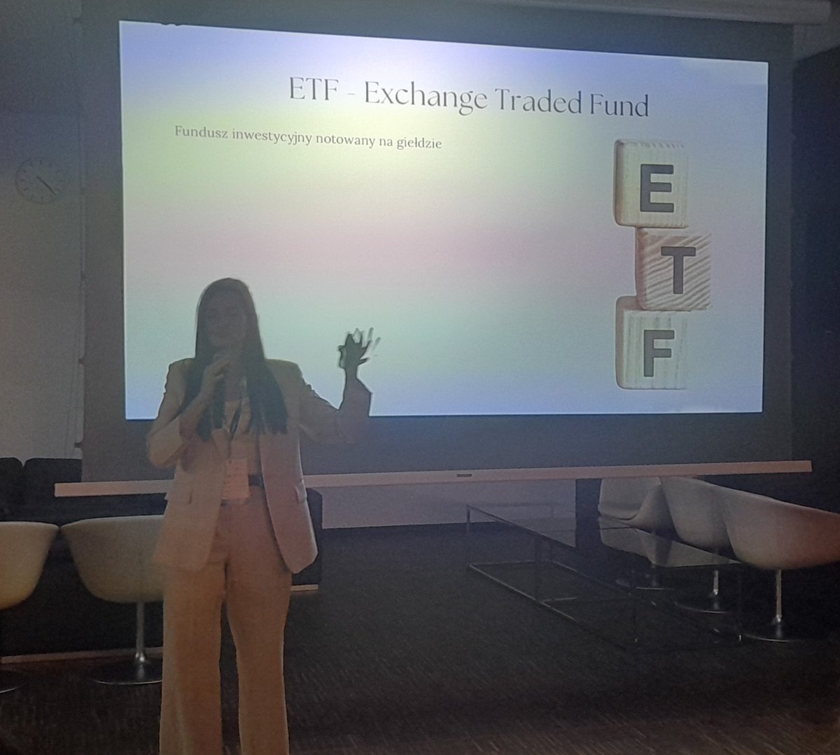 Jak zadbać o przyszłość finansową Twojego dziecka? Warto rozważyć te opcje:
A) Pożycz kasę państwu
B) Kup jednocześnie kilka tysięcy spółek

- świetny wykład Moniki Madej o detalicznych obligacjach skarbowych i ETF podczas konferencji #ForFin.