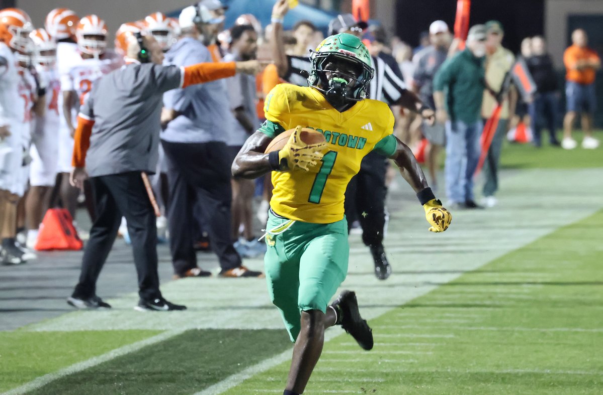 OS_ChrisHays's tweet image. Football playoffs rewind: #DeLand, #LakeMary, #DrPhillips, #SouthLake, #Edgewater, #Jones, #BishopMoore still alive 

orlandosentinel.com/2025/11/22/foo…