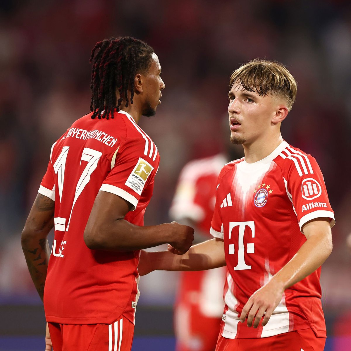 lnstantFoot's tweet image. 🚨 𝗟𝗘 𝗗𝗨𝗢 𝗢𝗟𝗜𝗦𝗘 𝘅 𝗞𝗔𝗥𝗟 𝗙𝗔𝗜𝗧 𝗗𝗘𝗦 𝗥𝗔𝗩𝗔𝗚𝗘𝗦 𝗙𝗔𝗖𝗘 𝗔̀ 𝗙𝗥𝗜𝗕𝗢𝗨𝗥𝗚 ! 🇫🇷🤝🇩🇪

⚽️ 22&apos; : But de Karl sur une passe décisive d&apos;Olise

⚽️ 45+2&apos; : But d&apos;Olise sur une passe décisive de Karl