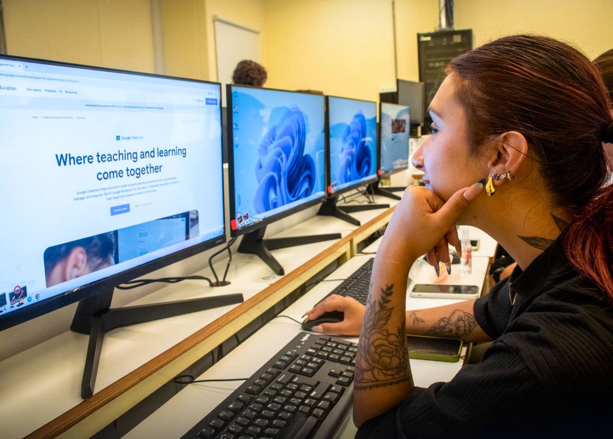 Hace 76 años, nuestro país dio un paso histórico que transformó la vida de millones de argentinos y de generaciones enteras: la firma del decreto que estableció la gratuidad universitaria. Esta decisión duplicó rápidamente la inscripción de estudiantes y abrió nuevas