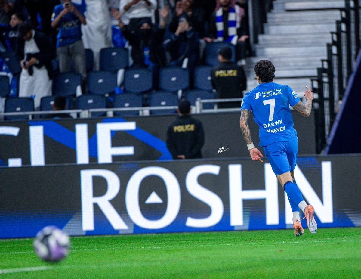 هدف الأول عن طريق داروين نونيز