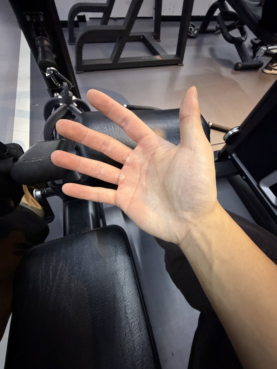 dadada02560867's tweet image. 练 #健身