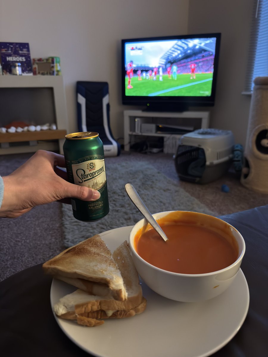 GdpMcfc's tweet photo. Cheese toastie, tomato soup, beer and football. Perfect Saturday afternoon 👍⚽️ https://t.co/Nvtde8vdeM