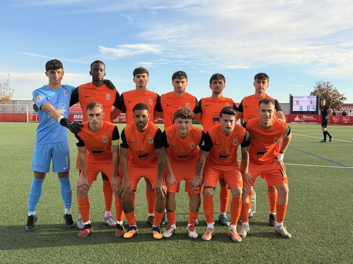 🟢 Inicio del partido

📢 ¡Arranca el partido!
Hoy nos enfrentamos al CD Illescas
🧡🖤 Vamos CD Cazalegas Elite Ebora Formación
#VamosCazalegas #Fútbol