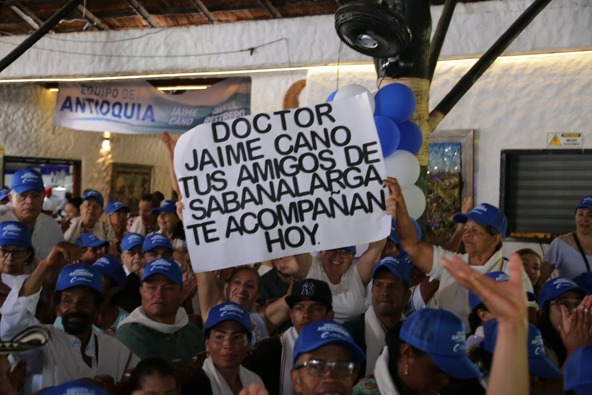 DanielRestrepoC's tweet image. Bienvenidos al encuentro subregional del Occidente del #EquipoDeAntioquia 💙.
Siempre será una alegría encontrarnos. Gracias a todos los líderes, amigos y representantes de la región por su presencia y compromiso.