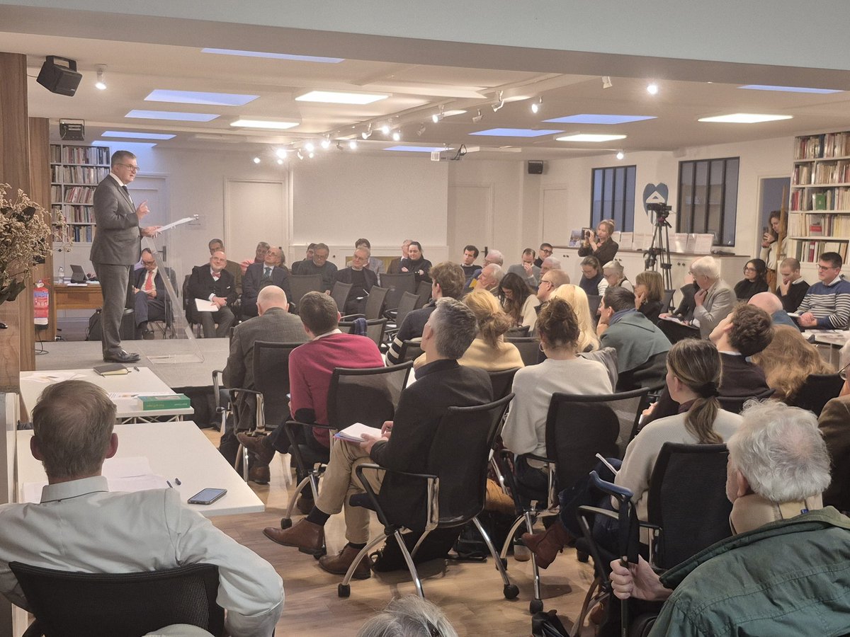 Le professeur Joël Hautebert décrypte l'idéologie scientiste des Lumières qui veut éradiquer le christianisme de la vie sociale au profit d'un homme divinisé mais en même temps privé de son libre arbitre. Colloque #QuasPrimas <a href="/Francegoutierre/">France Goutierre</a> <a href="/Revue_La_Nef/">La Nef</a> <a href="/Ichtus_Base49/">Ichtus au service de la cité</a>