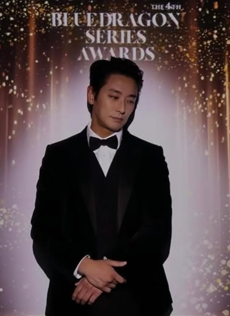 SxJame1403's tweet image. At same age 

Me                                                             My friend