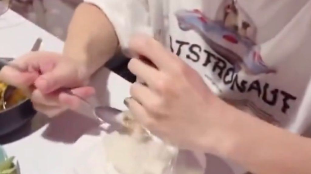 iboobooyou's tweet image. อะไรเอ่ยไม่เปลี่ยนไปตั้งแต่เด็กจนโต ท่าจับช้อนไงหละ😭😭😭😭😭😭😭😭😭😭😭😭😭😭😭😭😭😭😭😭😭😭😭😭😭😭😭😭😭 จั๊นอยากเลี้ยงมันทุกวัน

@warwanarat #warwanarat