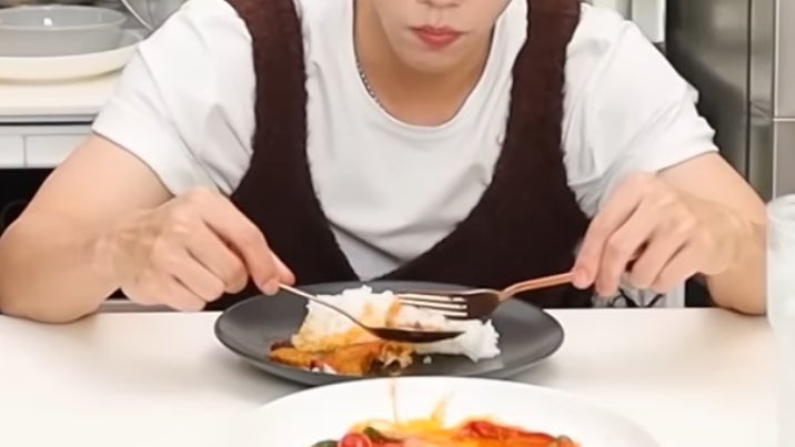 iboobooyou's tweet image. อะไรเอ่ยไม่เปลี่ยนไปตั้งแต่เด็กจนโต ท่าจับช้อนไงหละ😭😭😭😭😭😭😭😭😭😭😭😭😭😭😭😭😭😭😭😭😭😭😭😭😭😭😭😭😭 จั๊นอยากเลี้ยงมันทุกวัน

@warwanarat #warwanarat