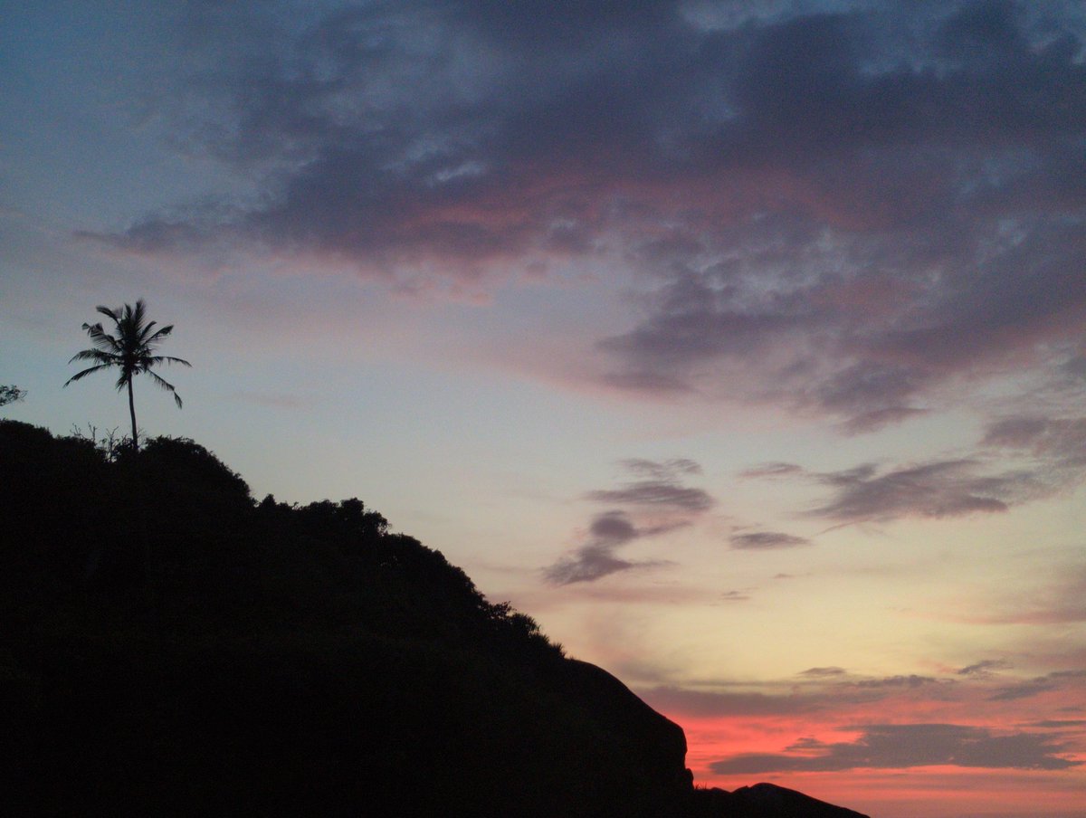 toneless007's tweet image. seen a beautiful sunset today. #backup