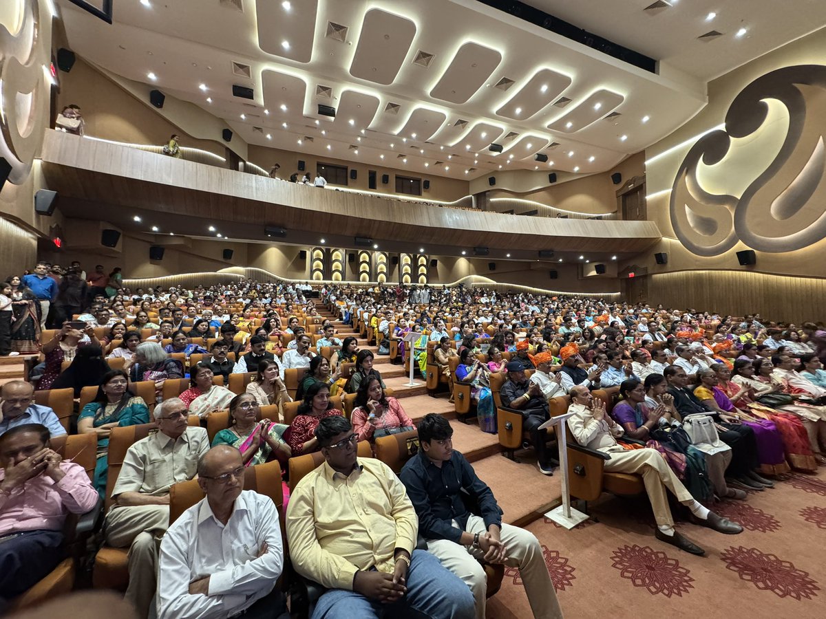 pawantripathi_'s tweet image. आज, मुंबई शहर शिक्षक विकास मंडळ (रजि.) आयोजित Let&apos;s Talk with Our Speaker मुंबई शिक्षकांचा भाजपा मुंबई अध्यक्षांशी जिव्हाळ्याचा संवाद या कार्यक्रमात माननीय मुंबई अध्यक्ष आमदार श्री अमित साटम जी, महाराष्ट्र भूषण श्री अशोक सराफ जी, सुप्रसिद्ध अभिनेता श्री अनु मलिक जी, मुंबई तरुण…