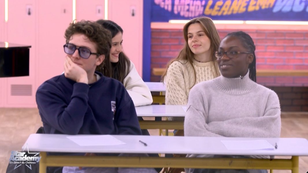 lacysopposite's tweet image. ils sont que 7 à avoir respecté le prof qui s’est déplacé🚶🏻‍♀️ #staracademylelive