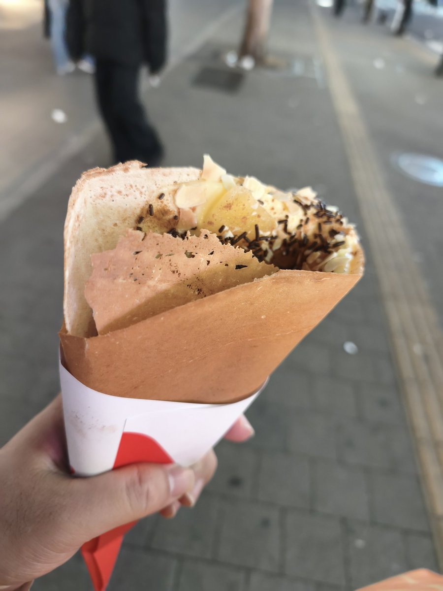 深夜に二郎を食べたデザートにクレープを食べる以上に幸せなことは、この世界に存在しません。