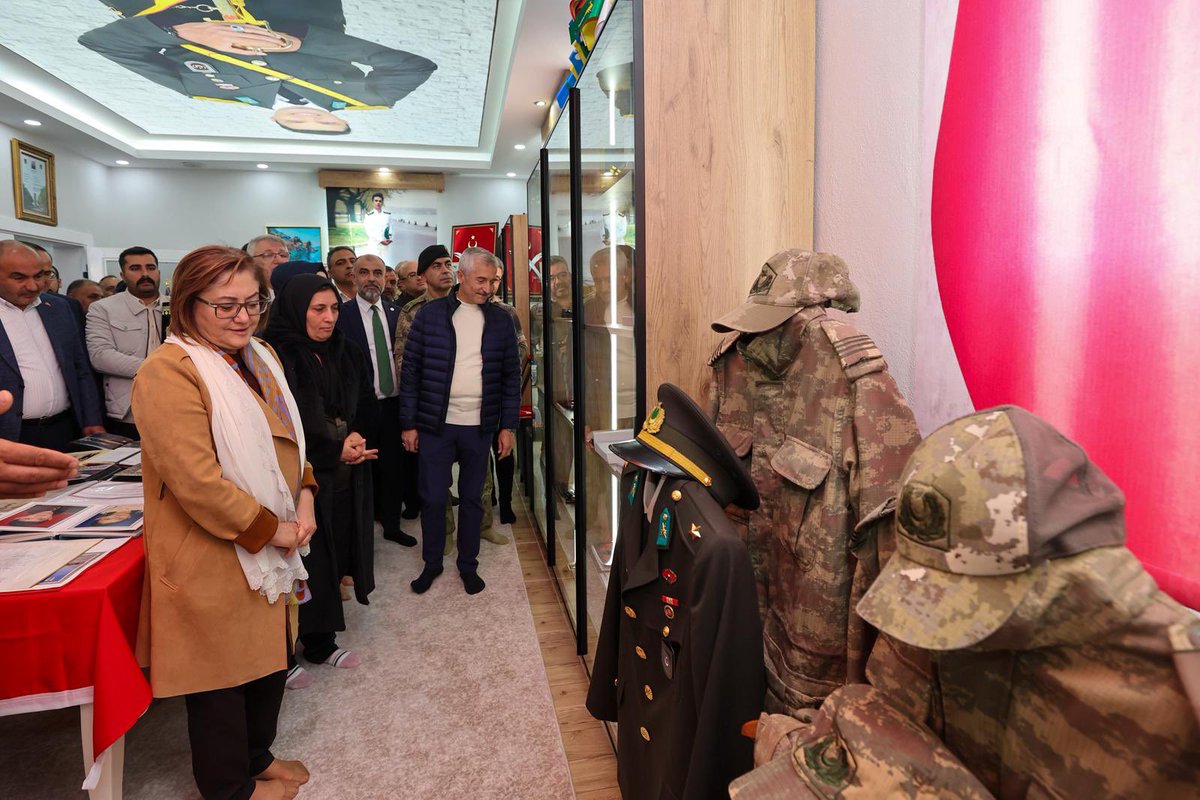 mtahmazoglu's tweet image. Kahraman Şehidimiz Duabey Onur Öztürk Türkmen’in şehadetinin yıl dönümünde, ailesi tarafından hazırlanan hatıra evinin açılışına katıldık.

Ailesinin büyük bir emekle hazırladığı bu hatıra evi, Duabey’in ve onun gibi kahramanlarımızın yüreğini, cesaretini ve bıraktığı izleri…