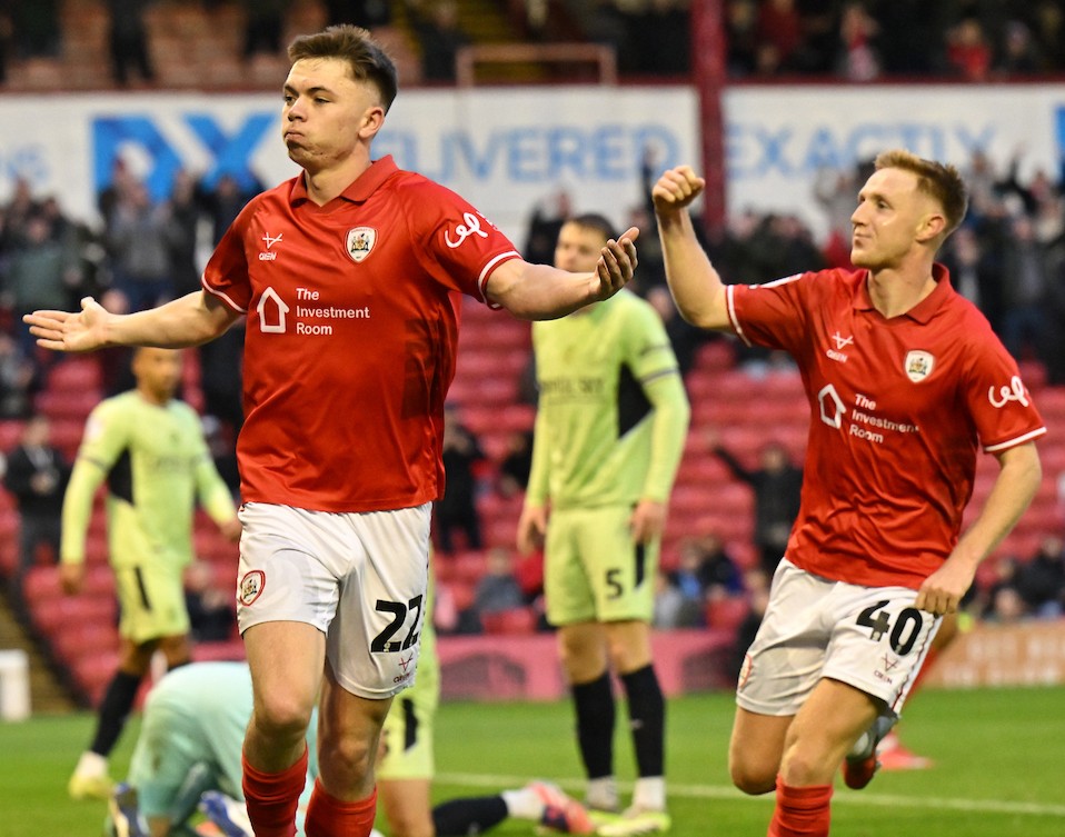 BarnsleyFC's tweet image. Senior international debut &amp;amp; first home Reds goal.

Some week so far for PK.

[41&apos;] 🅱️ 2-0 🟢