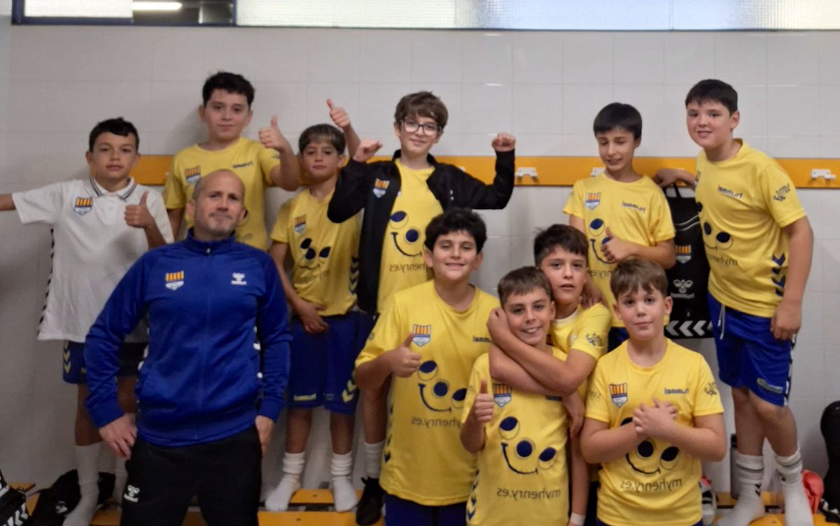 cfssantboi's tweet photo. Bellsport 9-2 Alevin
Resultado final de la jornada 💛💙 #CFSSantBoi #unescutunafamilia https://t.co/wqslo8SWnM