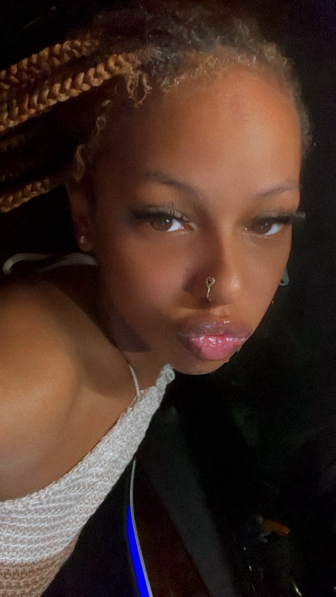 prxttynayaa's tweet photo. You a lucky nigga if my mean ass like ya🖤 https://t.co/FoCFjLB2nI