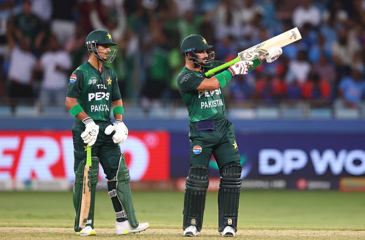 TsMeSalman1_'s tweet photo. 🚨 HISTORY AT RAWALPINDI 🚨

- Sahibzada Farhan becomes the first Pakistani to hit 100 sixes in a calendar year in T20s. 🇵🇰🔥 https://t.co/Y02uZRzqUA
