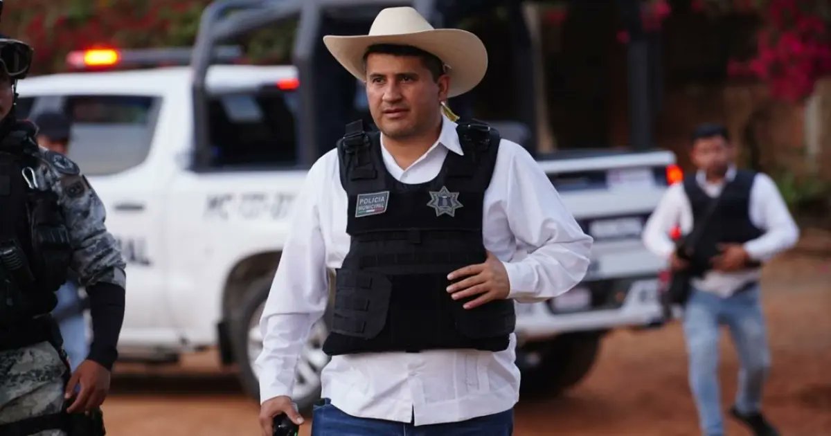 EspejoDelPoder_'s tweet image. Detienen, por omisión, a 7 escoltas del alcalde de Uruapan asesinado espejodelpoder.com/detienen-por-o… a través de @EspejoDelPoder_