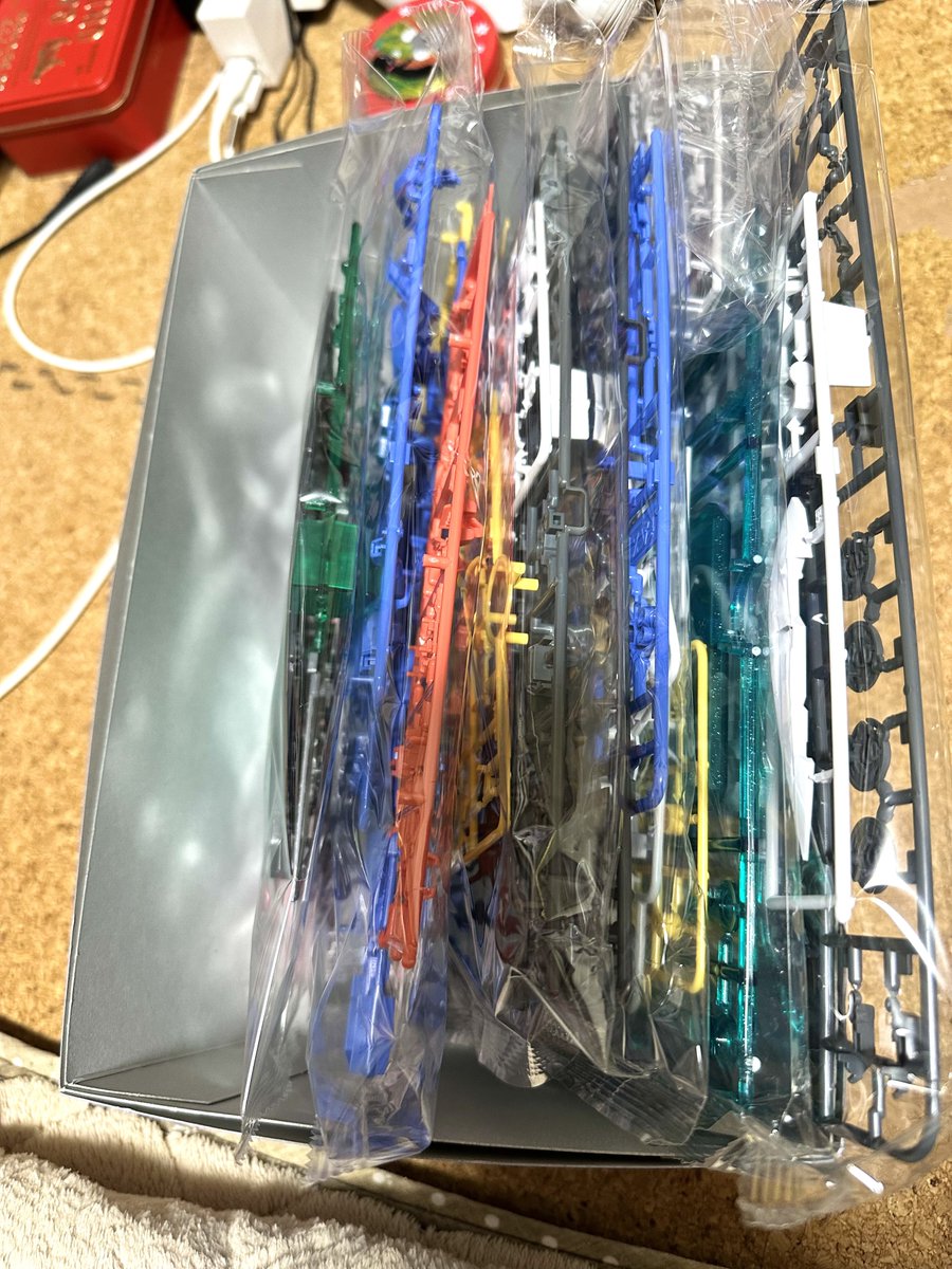 今から"RGアバランチエクシア"を組もうとしてる私w