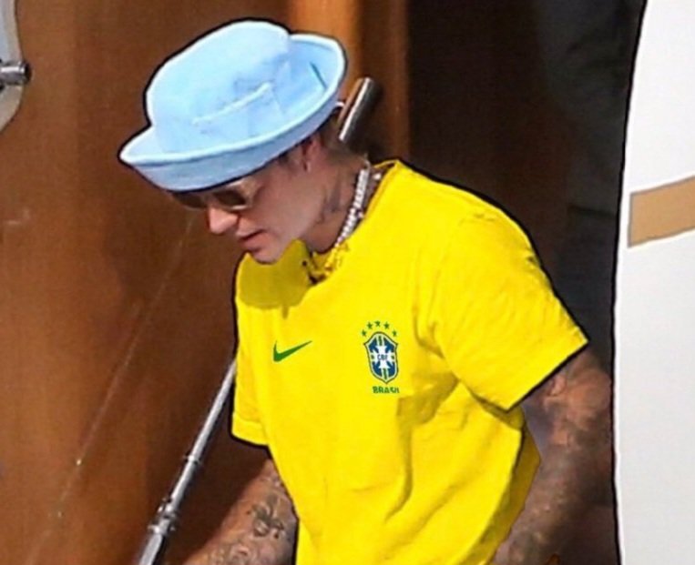 JoaquinTeixeira's tweet image. ⚠️ FAMOSOS: Lady Gaga,Dua Lipa, Justin Bieber, Bruno Mars... Celebridades internacionais se manifestam a favor de Jair Messias Bolsonaro e emocionam a intenet. &quot;Quem não se comover já faleceu por dentro&quot; diz leitor.