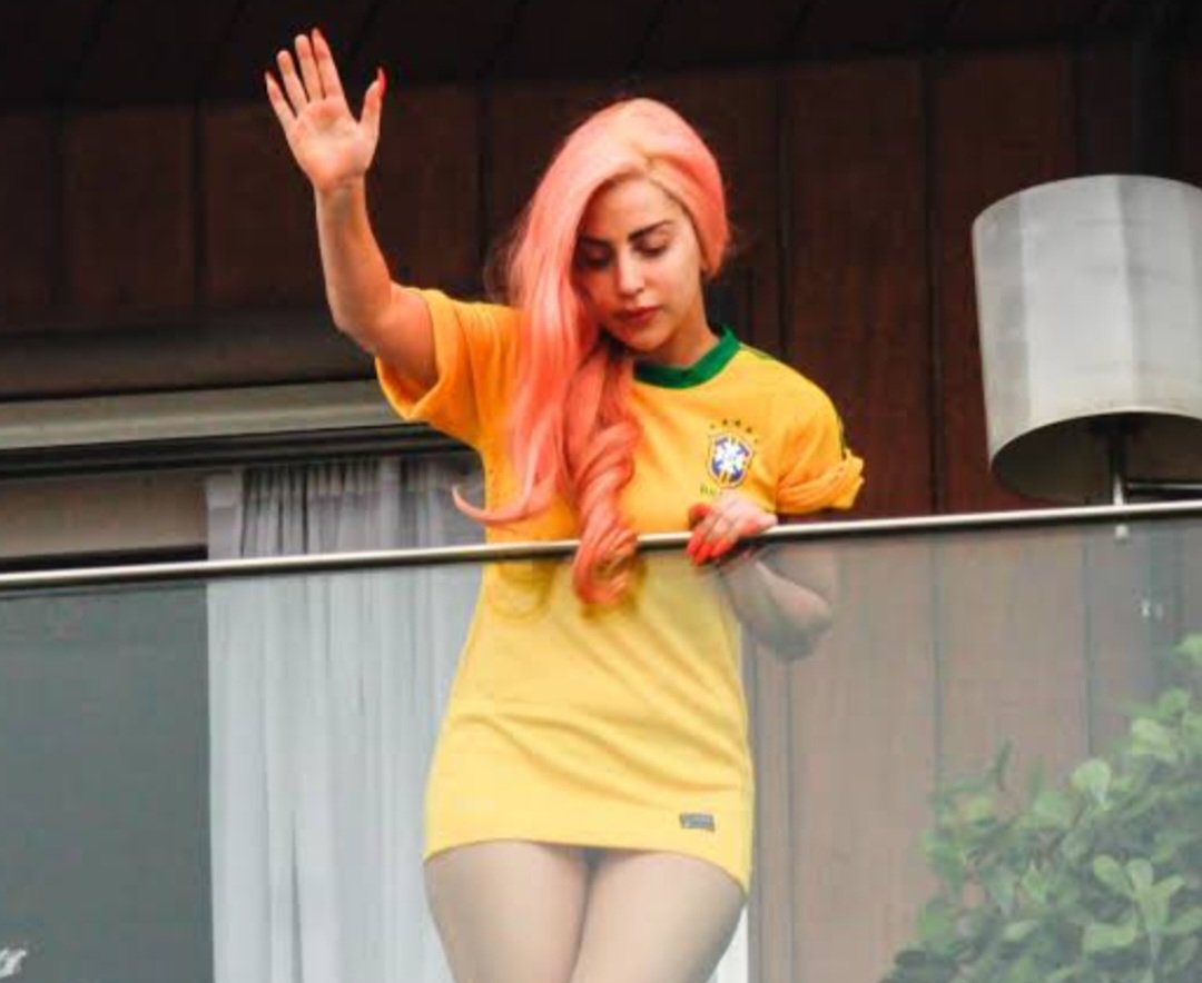 JoaquinTeixeira's tweet image. ⚠️ FAMOSOS: Lady Gaga,Dua Lipa, Justin Bieber, Bruno Mars... Celebridades internacionais se manifestam a favor de Jair Messias Bolsonaro e emocionam a intenet. &quot;Quem não se comover já faleceu por dentro&quot; diz leitor.