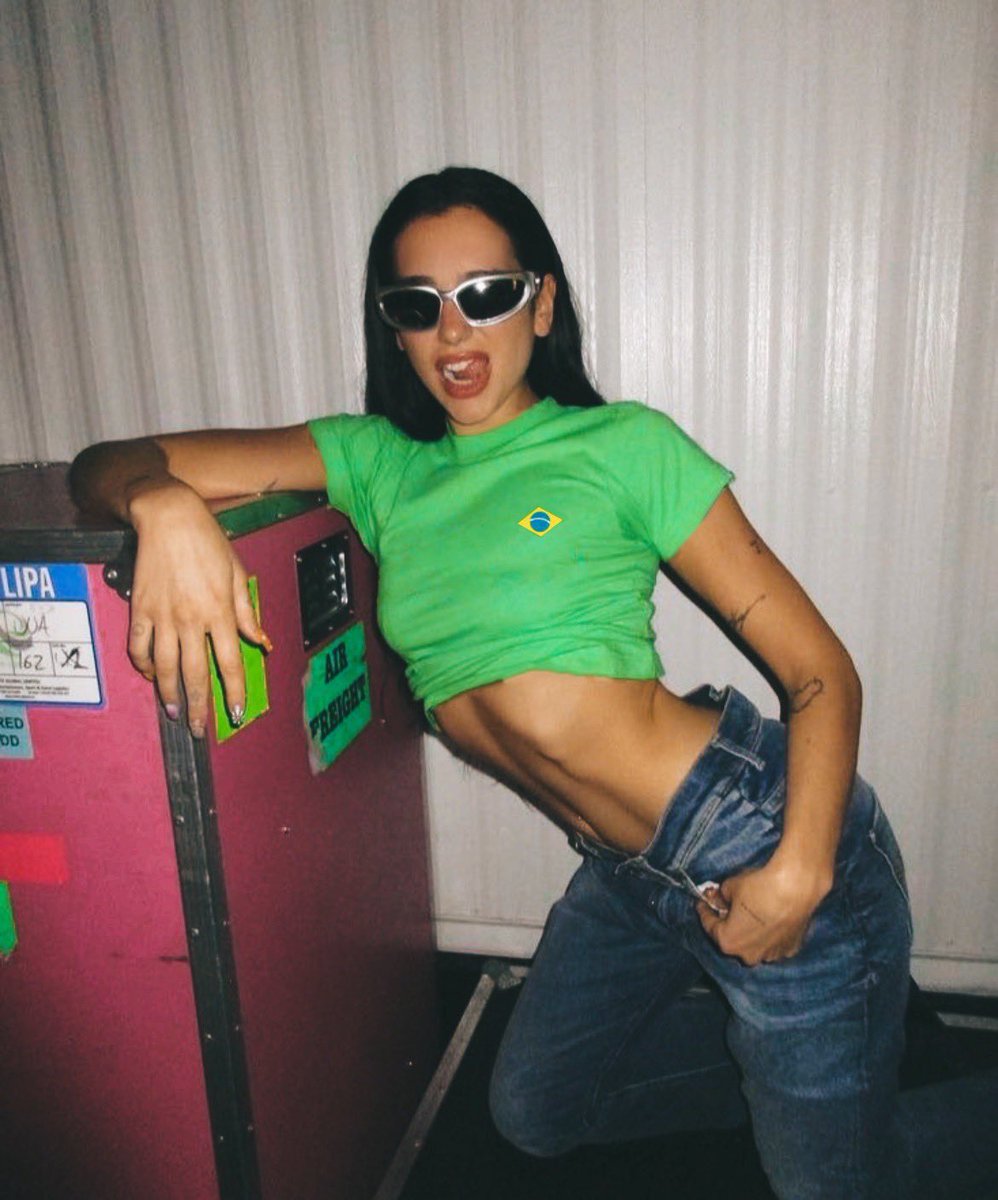 JoaquinTeixeira's tweet image. ⚠️ FAMOSOS: Lady Gaga,Dua Lipa, Justin Bieber, Bruno Mars... Celebridades internacionais se manifestam a favor de Jair Messias Bolsonaro e emocionam a intenet. &quot;Quem não se comover já faleceu por dentro&quot; diz leitor.