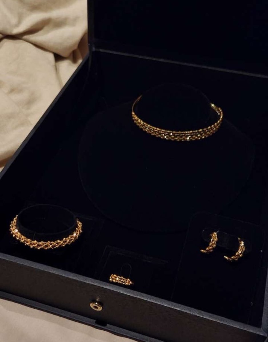 styleinour's tweet image. ذهب ✨