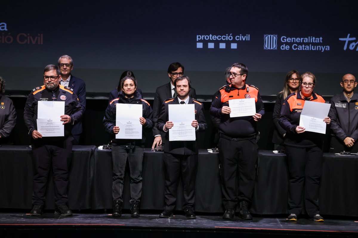 Durant l'acte #DiaPC25 s’ha fet el lliurament de diplomes, felicitacions, mencions honorífiques i medalles d’argent

➡️ Diplomes a les noves AVPC #ProteccióCivil registrades el 2023: 
@pcmontgat <a href="/AvpcVNG/">AVPC Vilanova i la Geltrú</a> @ajcmalavella Monistrol de Montserrat, Santa Bàrbara i Sant Martí de Llémena