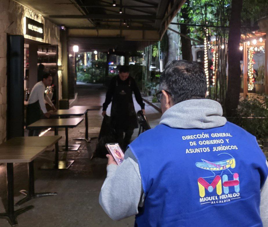 Todos los fines de semana realizamos supervisiones a establecimientos mercantiles para asegurar el respeto a los niveles de ruido y al cierre puntual.
En Miguel Hidalgo priorizamos tu seguridad y la convivencia. ✅
#ConviveMiguelHidalgo
