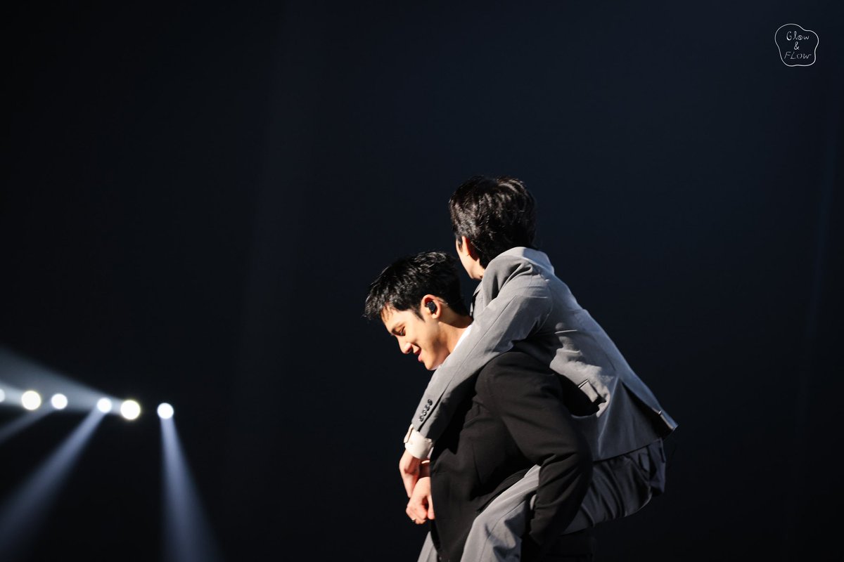 glowflow_cam tweet media