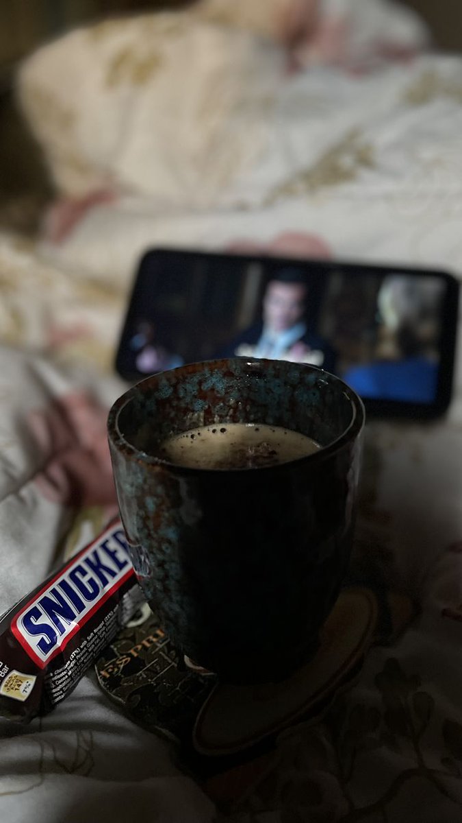 HmryLtyft's tweet image. كيف أتوب وكيف أعيش وكيف أبنسى وأتناسى ؟ 
و أنت نورٍ فـ الظلام أن تهت في دربيّ « لقيتك »❣️