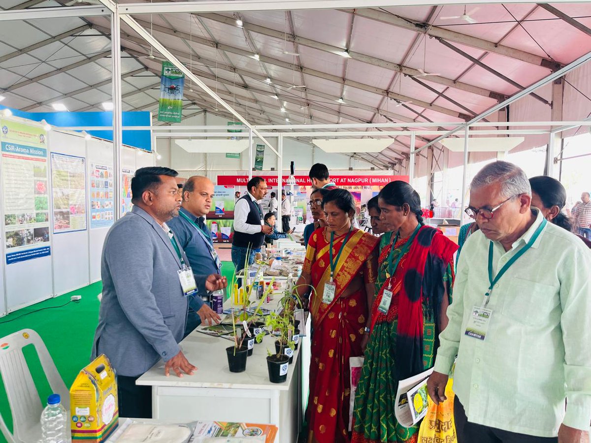 CSIRCIMAP's tweet image. Team CSIR-CIMAP participated in Central India’s Biggest Agricultural Exhibition, “Agrovision-2025,” at Nagpur, Maharashtra.
Dr. Venkata Mohan, Director, CSIR-NEERI, inaugurated the CSIR Pavilion. On this occasion, many farmers and women visitors interacted with the CIMAP…