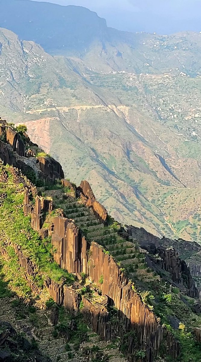 ashraqly127501's tweet image. أعمده من الحجر 
خلقها الله وميز بها محافظة ريمه 
عن باقي البقاع