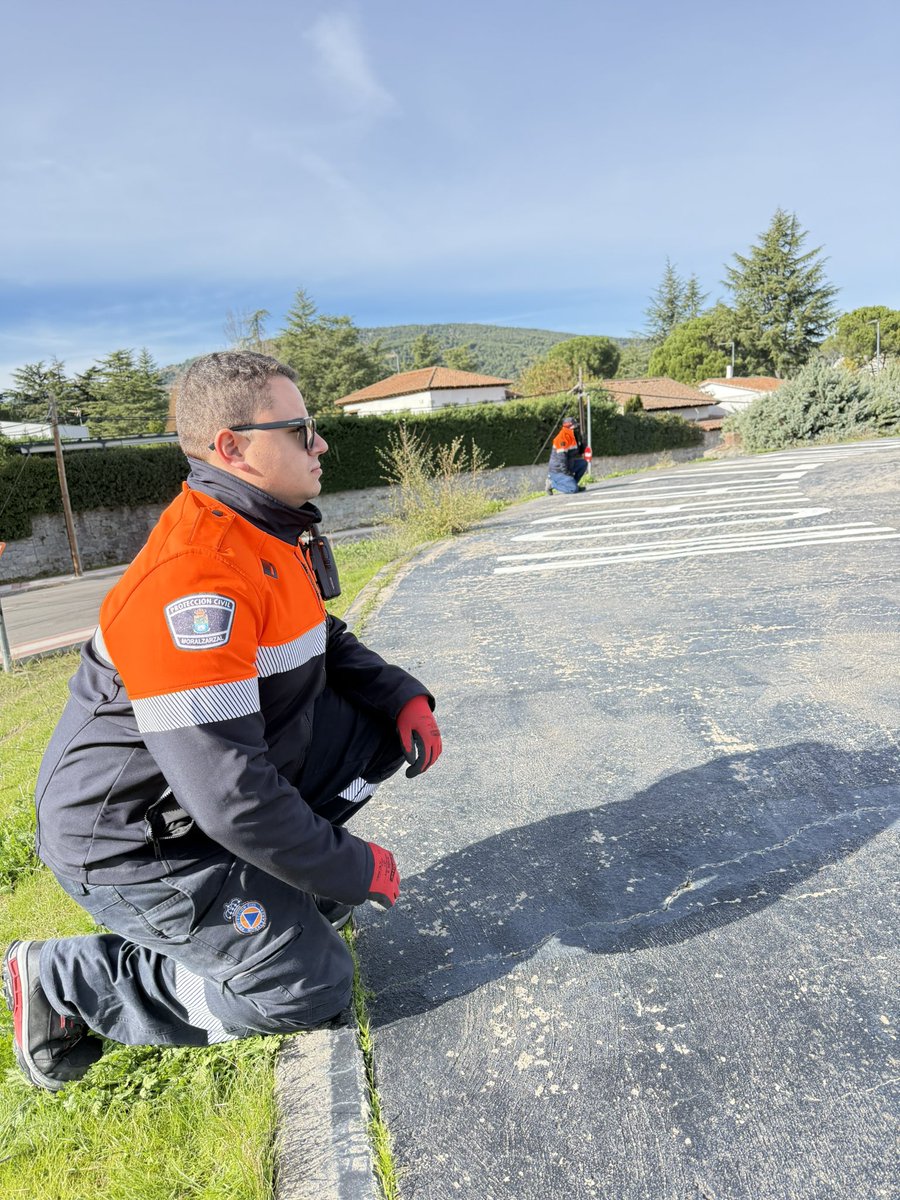 PCivilMoral's tweet image. Continuamos nuestro mes de capacitación con un módulo clave: Apoyo a medios aéreos.
El helipuerto de Moralzarzal es un recurso esencial y nos formamos para garantizar asistencia segura, eficaz y coordinada en caso de activación.
#ProtecciónCivil #Formación