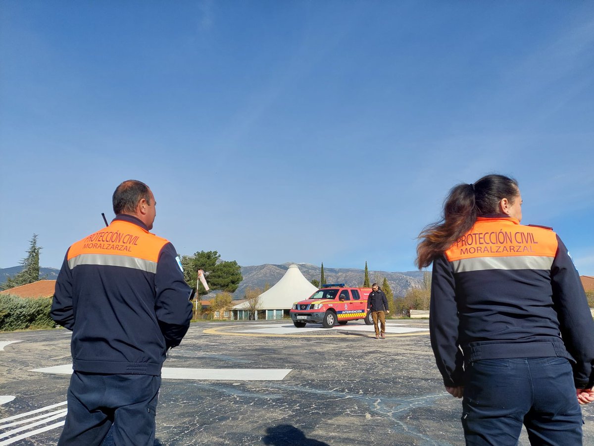 PCivilMoral's tweet image. Continuamos nuestro mes de capacitación con un módulo clave: Apoyo a medios aéreos.
El helipuerto de Moralzarzal es un recurso esencial y nos formamos para garantizar asistencia segura, eficaz y coordinada en caso de activación.
#ProtecciónCivil #Formación