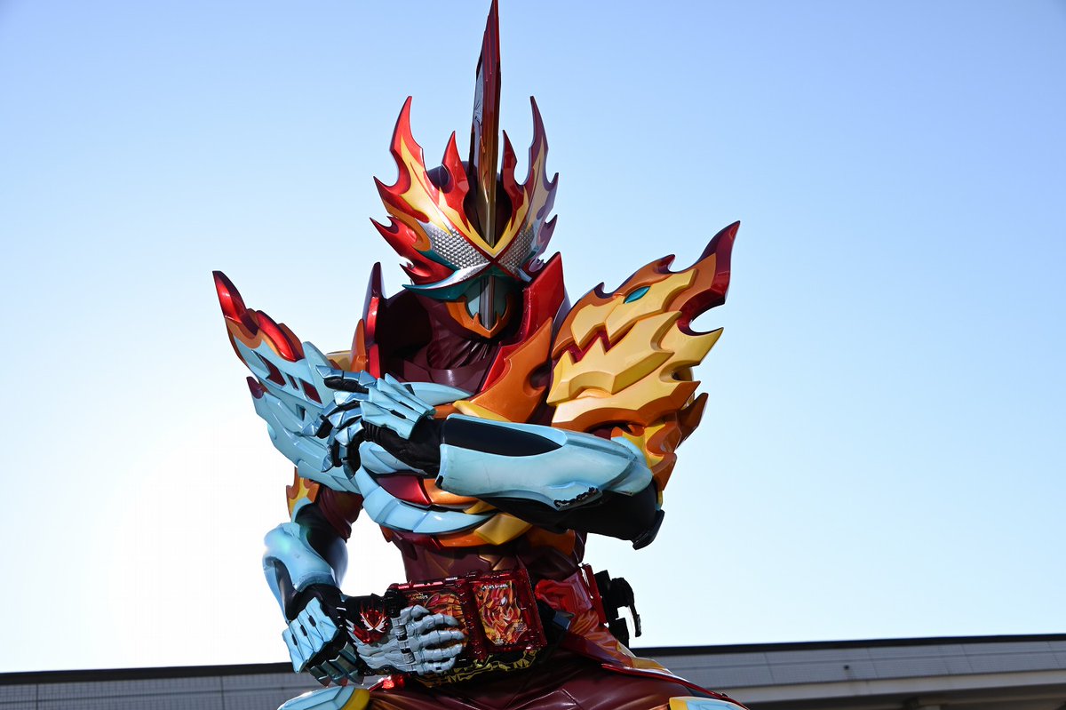 TheGrandRoy's tweet photo. Trajes de Kamen Rider Día 22: Edición Saber 

Pongan un traje de la serie que les Encante y otro que les disguste

Mi pick: Sabela/ Saber Elemental Dragon https://t.co/teCfCTp5dm