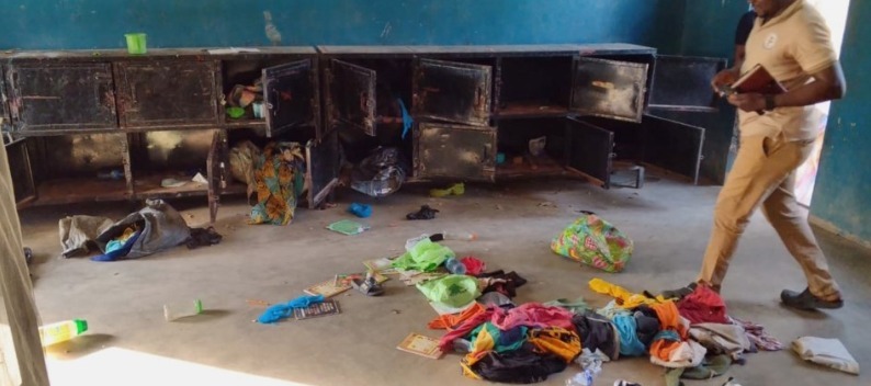 SwPrayer's tweet photo. Let us pray one Hail Mary for the swift release of the 215 students and 12 teachers who were abducted after armed bandits attacked a private Catholic school in Nigeria’s north-central Niger State. Please comment 'Amen' as a response. #OneHailMarycampaign https://t.co/H45BzOvzpM