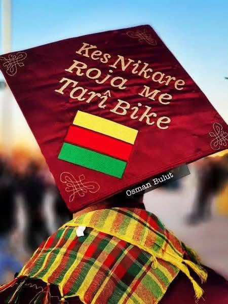 Msto_KLN's tweet image. احتفال تخرج دفعة من الطلاب في جامعة #روجاڤا - #قامشلو
الطلاب يهدون تخرجهم إلى أرواح شهداء الحرية ❤️✌️
#Rojava