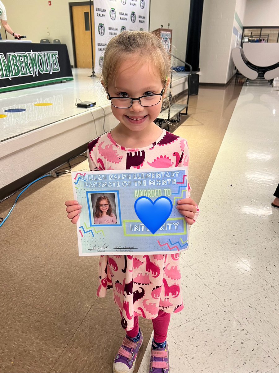 msconcannonbeu's tweet image. Yay Sophia! She was chosen, by her peers, as our November Packmate of the Month @BeulahRalphElem #cpsbest 💙💚 🐺