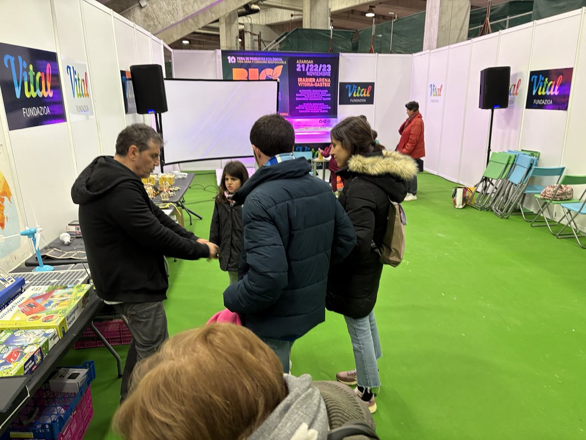 Bioarabaferia's tweet image. #BioAraba 
Hoy sábado desde las 16:30 TALLER INFANTIL: Medioambiente para peques @ekooizactividades
19:45 - ☀️ Arquitectura Bioclimática: Diseño sostenible y confort térmico (BRIZNA). @bioconstrucciones_brizna
✅ Entrada libre a las charlas y talleres (hasta completar aforo)