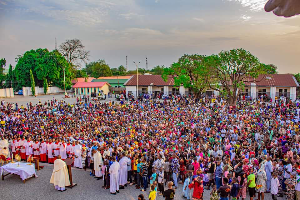 FrUgochukwu's tweet image. ABOUT THE CHRIST THE KING PROCESSION TOMORROW

Dear Catholics, tomorrow is the Solemnity of Christ the King. In almost all the parishes tomorrow, there will be a procession. As you go for the procession, please keep the following points in mind:

1. It is not a gyration, nor is…