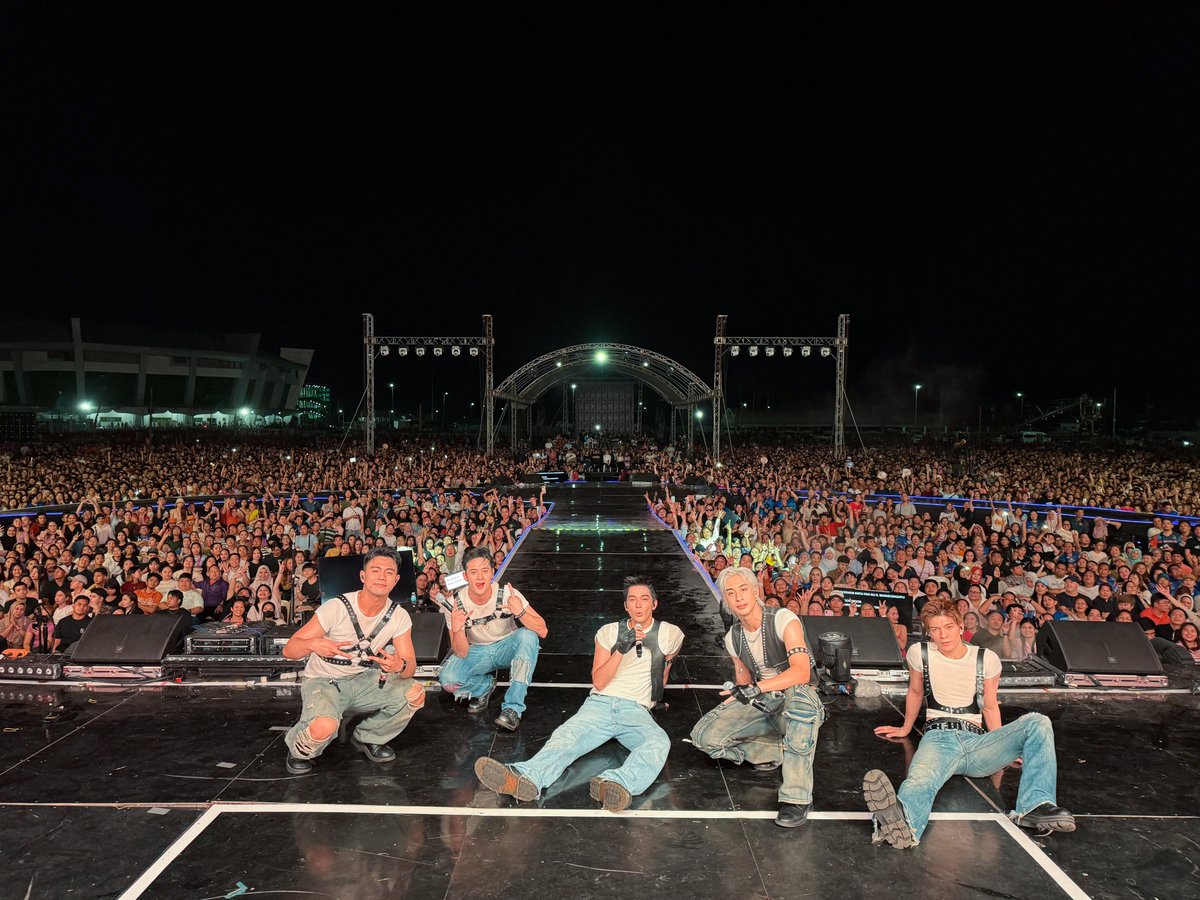 bgyo_ph's tweet photo. Hindi namin ito makakalimutan, Sultan Kudarat! 😍

Daghang salamat sa umaapaw na saya at energy niyo buong gabi! Hanggang sa muli Kalimudan Festival 🙌

BGYO KALIMUDAN TAKEOVER 

#BGYO #SultanKudarat #KalimudanFestival2025 https://t.co/bJCdAAVFeT
